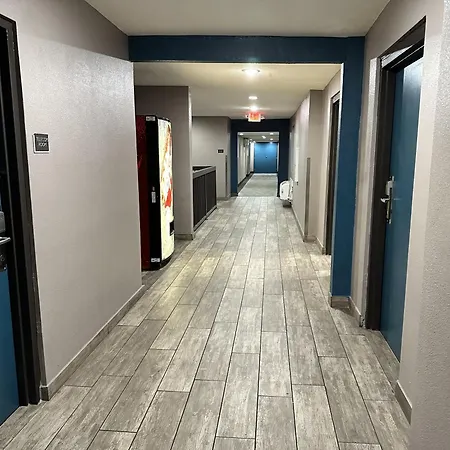 Super 8 By Wyndham Mesa Downtown Near Convention Center-2