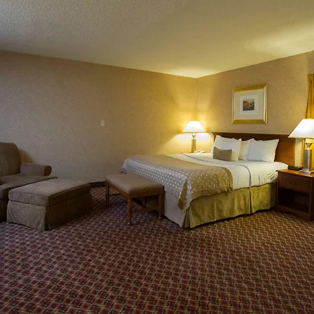 Ramada By Wyndham Topeka Downtown Hotel & Convention Center-2
