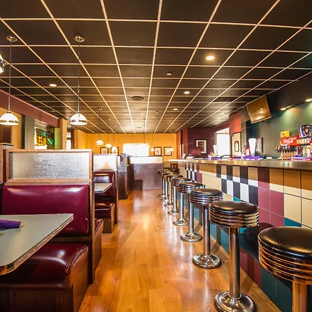 Ramada By Wyndham Topeka Downtown Hotel & Convention Center-3