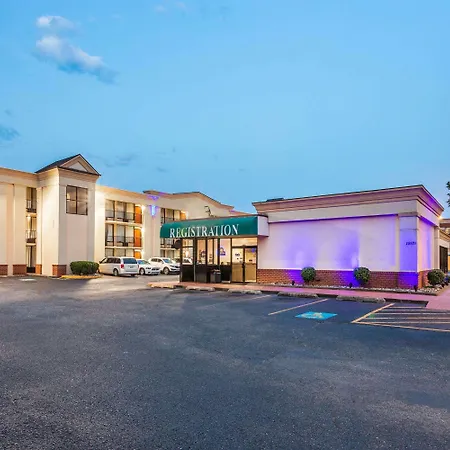 Red Roof Inn Hampton Coliseum-2
