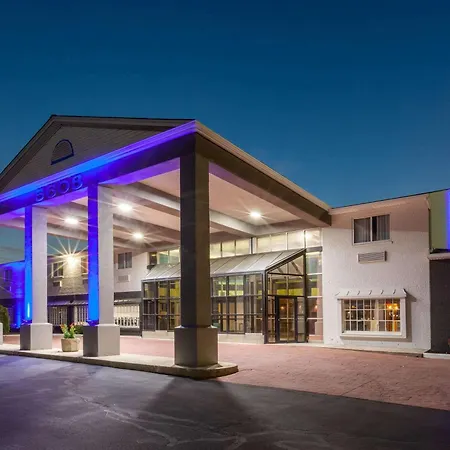Days Inn By Wyndham Sandusky Cedar Point-2