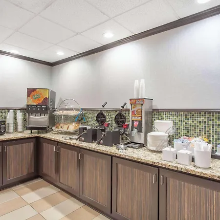 Wingate By Wyndham Charleston Coliseum-2