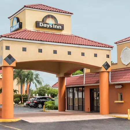 Days Inn By Wyndham Fort Myers-3