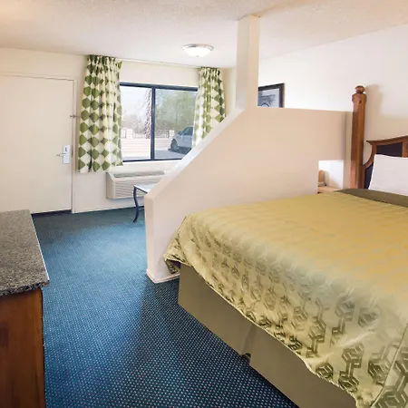 Travelodge By Wyndham Indio-3