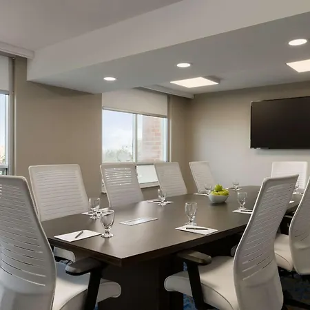 Embassy Suites By Hilton Toronto Airport-2