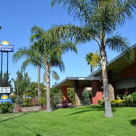 Days Inn & Suites By Wyndham Lodi-2