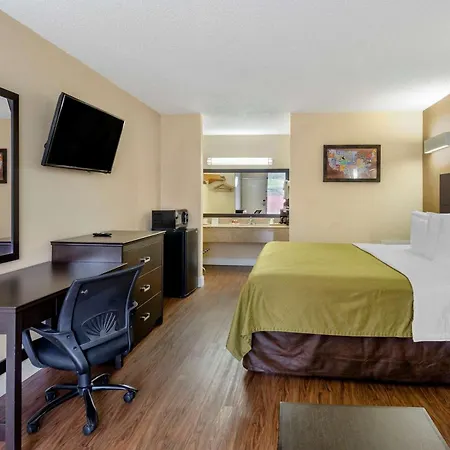 Econo Lodge Roanoke Civic Center-2