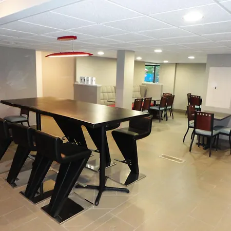 Ramada By Wyndham Tuscaloosa-2