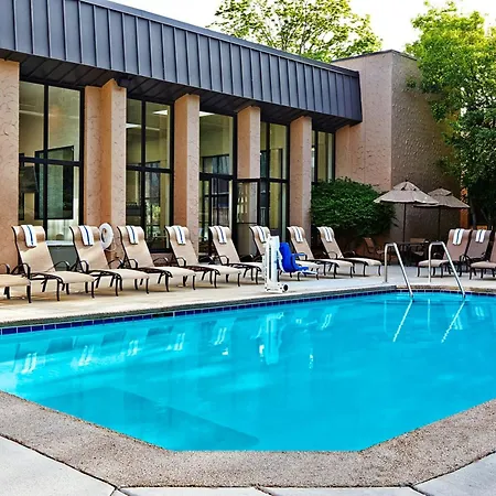 Sheraton Milwaukee Brookfield-3