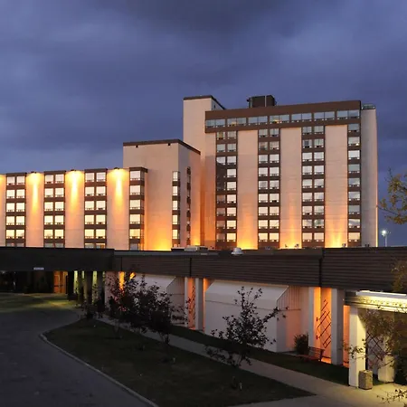 Best Western Premier Calgary Plaza Hotel & Conference Centre-3