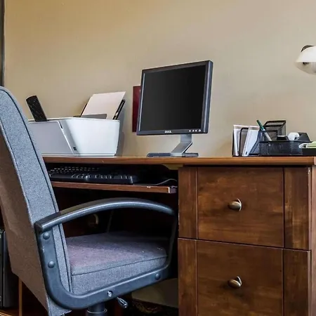 Quality Suites Near West Acres-3