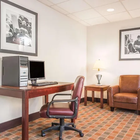 Baymont By Wyndham Cincinnati Sharonville-2