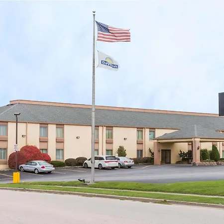 Days Inn & Suites By Wyndham Bloomington/Normal Il-3