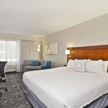 Courtyard By Marriott Gulfport Beachfront-2