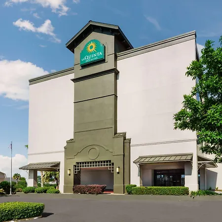 La Quinta Inn & Suites By Wyndham New Orleans Airport-3
