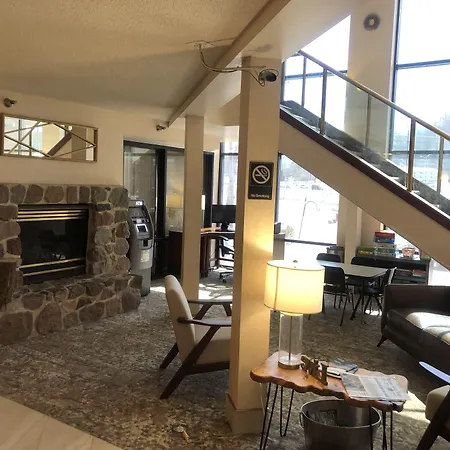Express Suites Riverport Inn & Suites-2