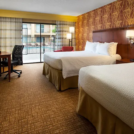 Courtyard By Marriott Pleasanton-3