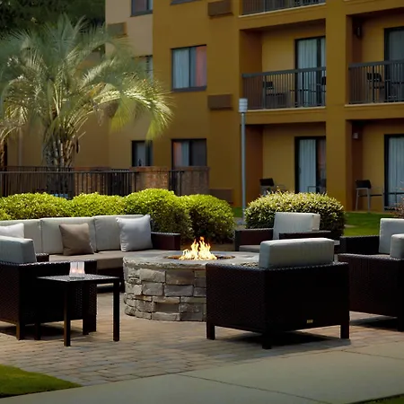 Courtyard By Marriott Macon-2