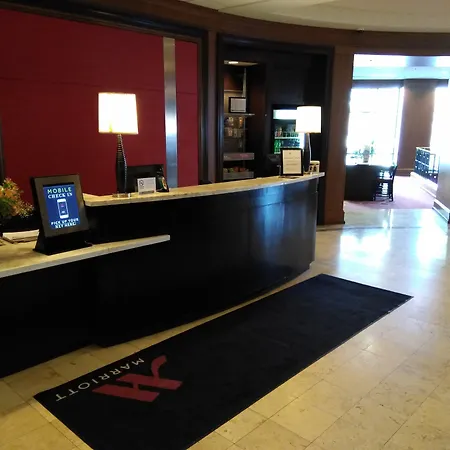 Courtyard By Marriott Chicago At Medical District-Uic-2