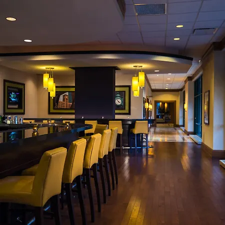 Courtyard By Marriott Chicago At Medical District-Uic-3