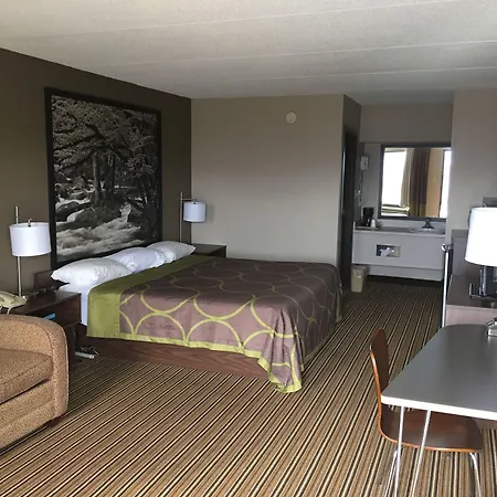 Super 8 By Wyndham Knoxville North/Powell-2