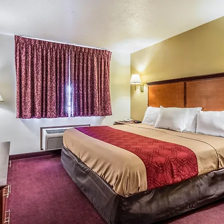 Econo Lodge Inn & Suites Albuquerque East I-40 Eubank Exit-3