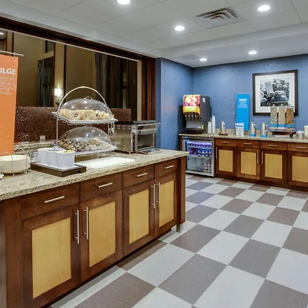 Hampton Inn & Suites Philadelphia/Bensalem-2