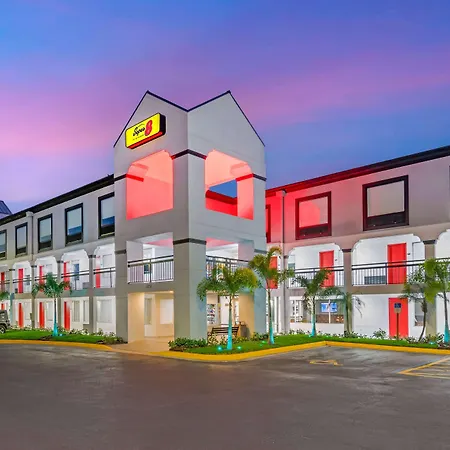 Super 8 By Wyndham Orlando Near Florida Mall-2