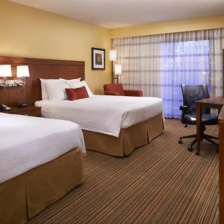 Courtyard By Marriott Louisville East-2
