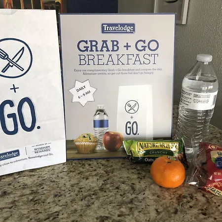 Travelodge By Wyndham Fort Myers North-3