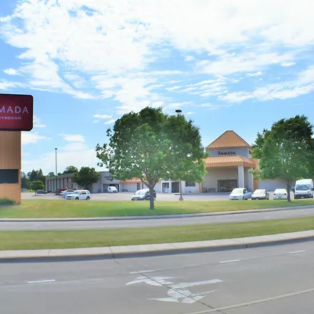Ramada By Wyndham Sioux Falls Airport - Waterpark Resort & Event Center-2
