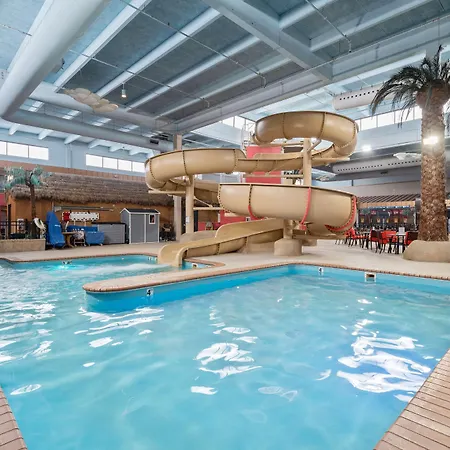 Ramada By Wyndham Sioux Falls Airport - Waterpark Resort & Event Center-3
