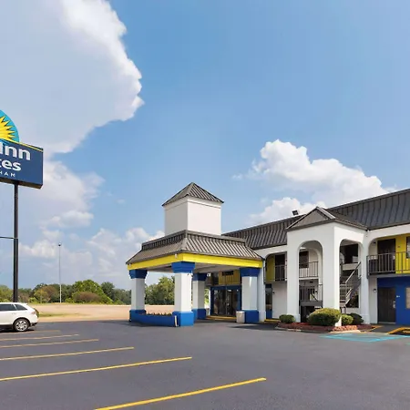 Days Inn & Suites By Wyndham Vicksburg-3