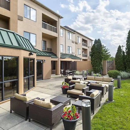 Courtyard By Marriott Peoria-3