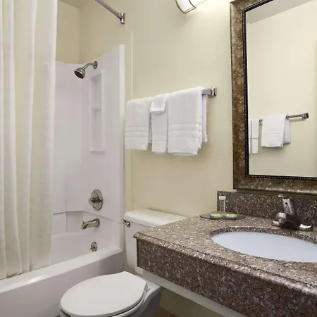Super 8 By Wyndham Carlsbad-2