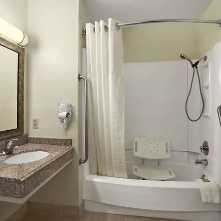 Super 8 By Wyndham Carlsbad-3