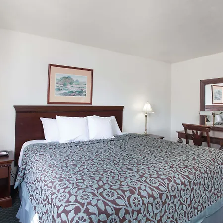 Days Inn By Wyndham Orange Anaheim-3