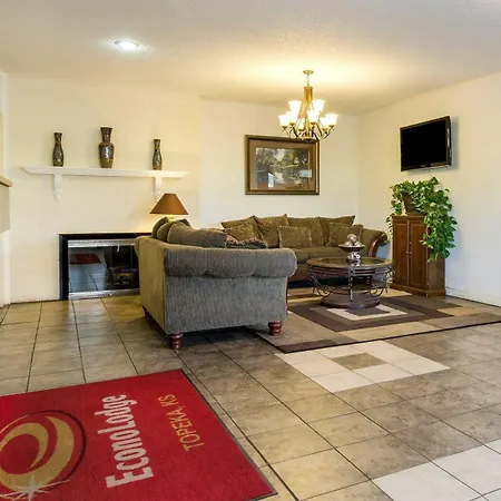 Econo Lodge Topeka-2