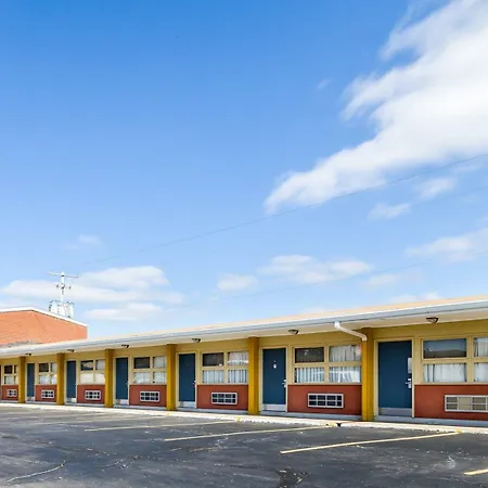 Econo Lodge Topeka-3