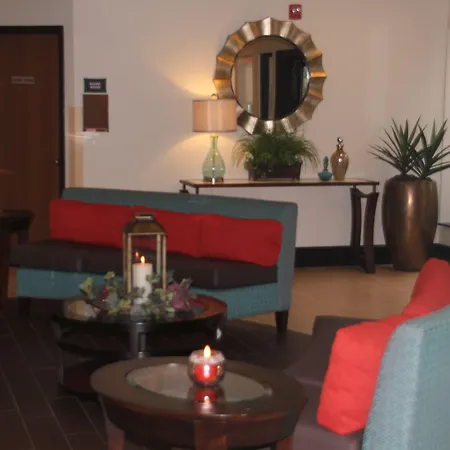 Club Hotel Nashville Inn & Suites-3