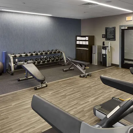 Hampton Inn Newark Airport-3