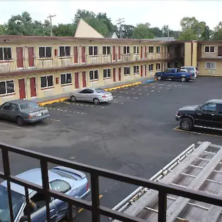 Travelodge By Wyndham Terre Haute-2