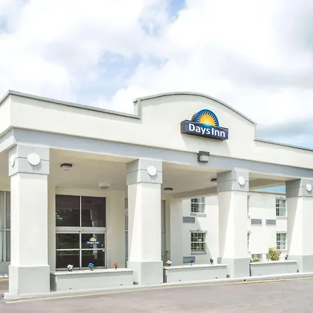 Days Inn By Wyndham Roanoke Hollins Near I-81-3