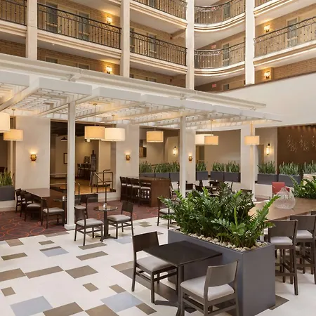 Embassy Suites Baton Rouge-3