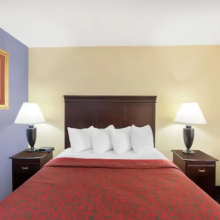 Days Inn By Wyndham Uvalde-2
