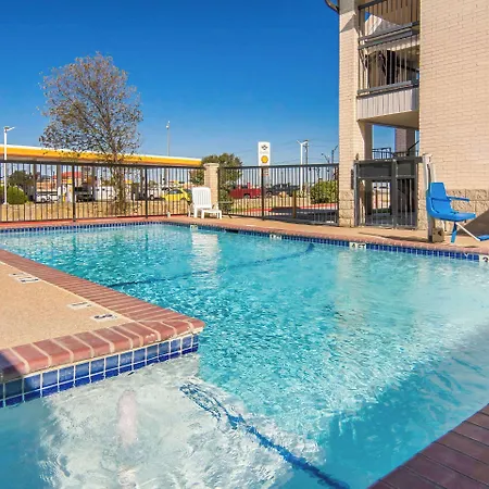 Quality Inn & Suites Weatherford-3