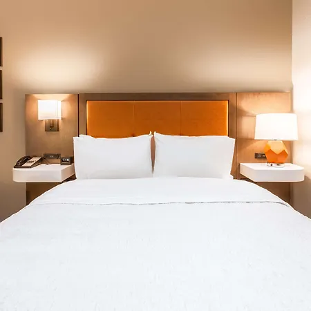Hampton Inn Cedar Rapids-2