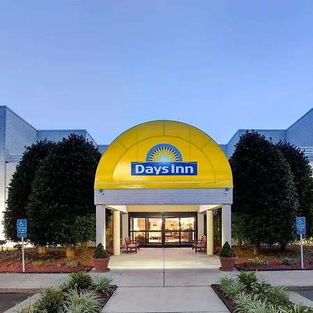 Days Inn By Wyndham Newport News City Center Oyster Point-3