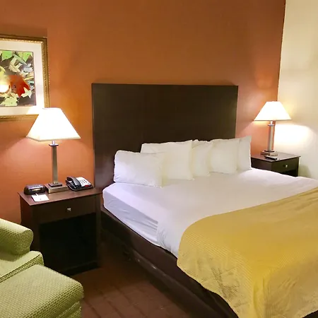 Clarion Hotel & Suites Hamden-New Haven-3