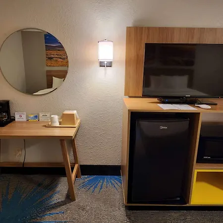Days Inn By Wyndham Tucumcari-3